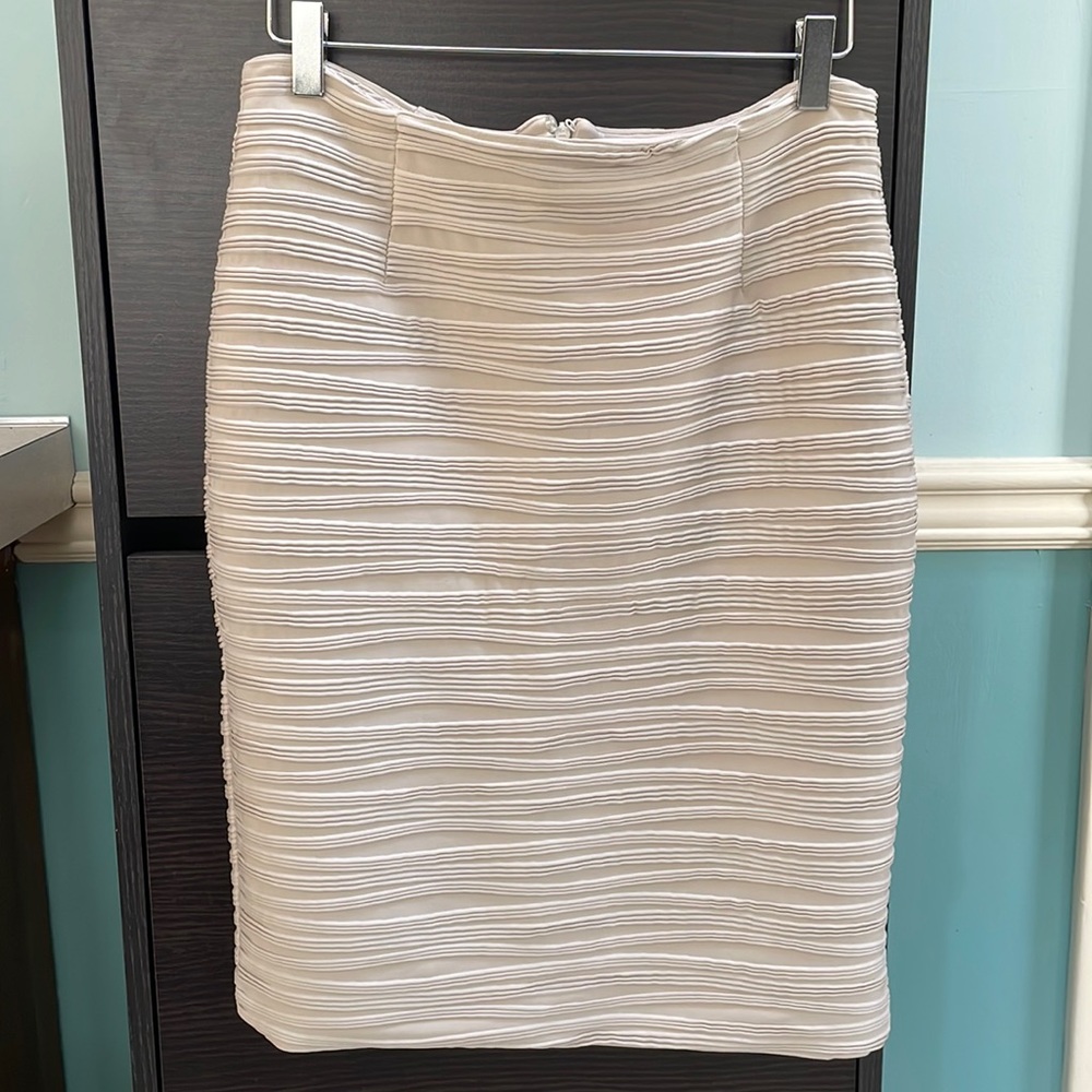 Cute H&M skirt, only worn once.